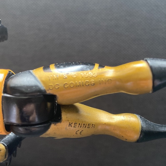 Rare Gold & Black BATMAN kenner 1993 Action Figure DC Comics - Picture 4 of 7